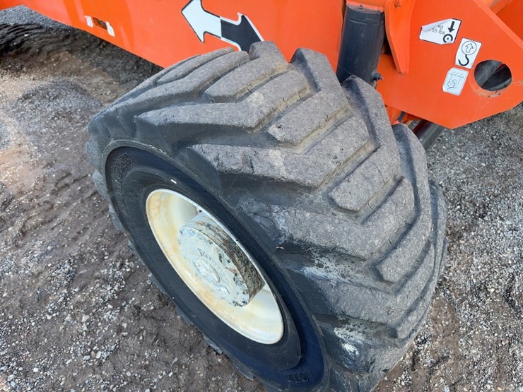 2013-jlg-800aj-image-12