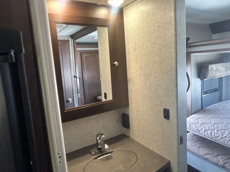 2017-ford-e450-image-53