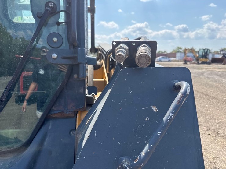 2012-deere-333d-image-22