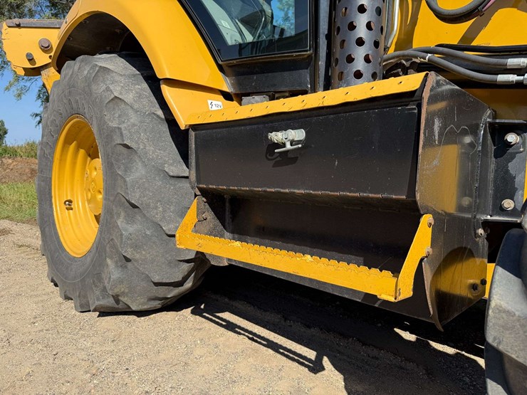 2014-caterpillar-420f-image-16
