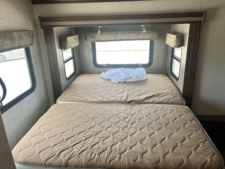 2017-ford-e450-image-84