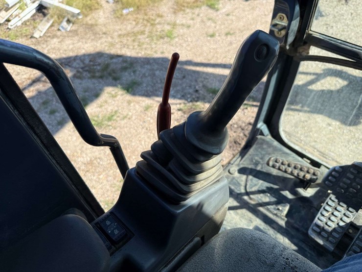deere-225d-lc-image-29