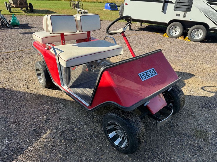 e-z-go-2-stroke-golf-cart,-runs-and-drives,-oil-injector-does-not-work-so-you-have-to-mix-the-gas-image-1