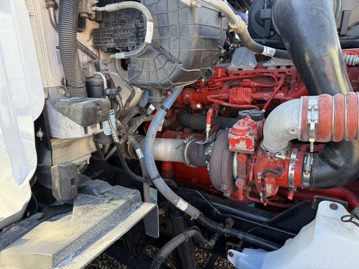 2022-peterbilt-579-image-23