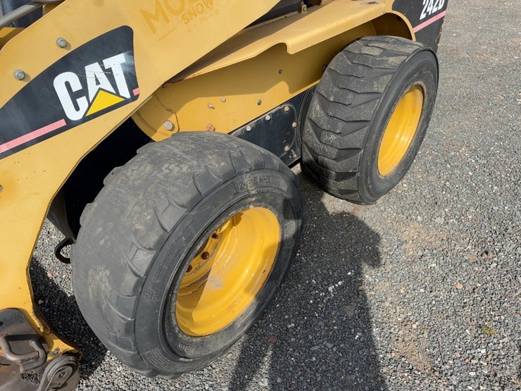 2004-caterpillar-242b-image-10