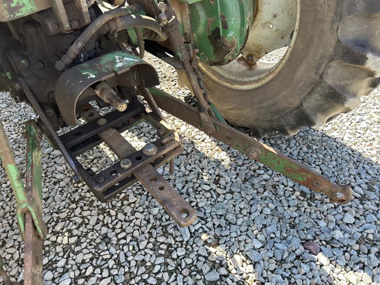 #5217-•-oliver-tractor-w/-loader-image-34