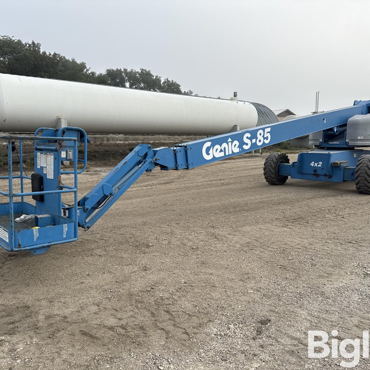 2001 GENIE S85