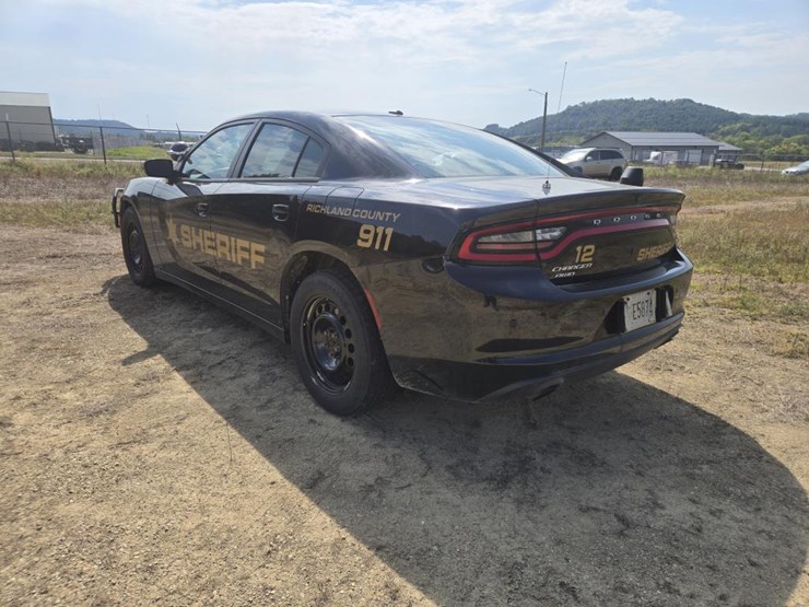 #1235-•-2019-dodge-charger-awd-car-image-4