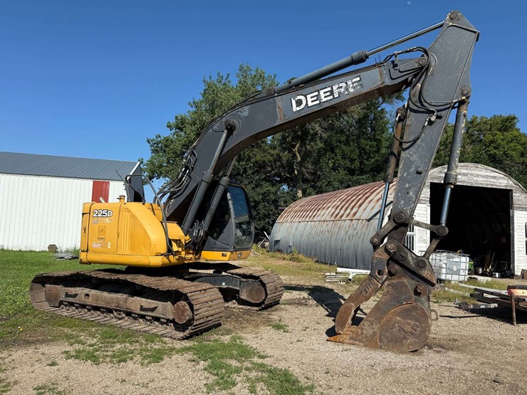 deere-225d-lc-image-51