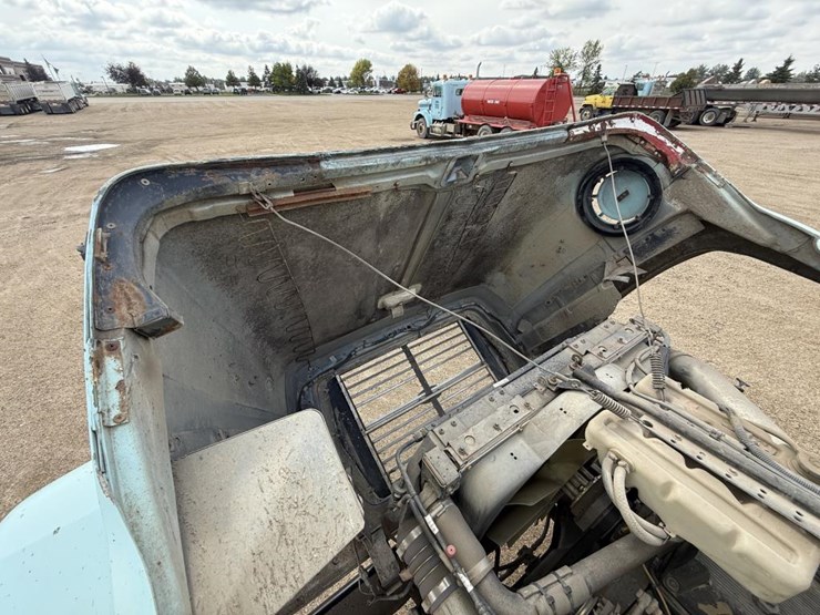 1995-ford-l9000-image-65