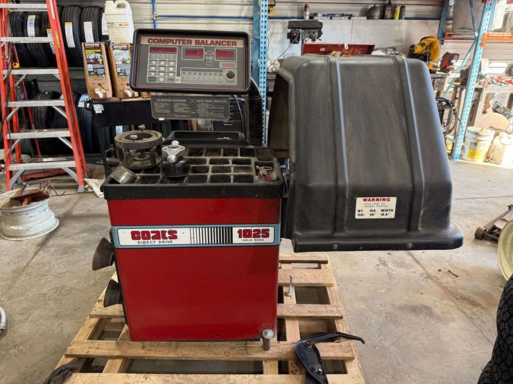 coats-model-1025-direct-drive-tire-balancer,-220v,-3-phase-image-1