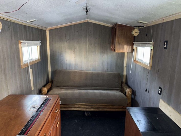 2010-18’,-(4’)-v,-single-axle,-hyd-frame,-(2)-30#-lp-tanks,-3-burner-stove,-oven,-(not-pictured),-(7-image-17