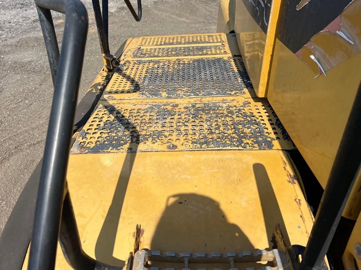 2005-caterpillar-740-image-32