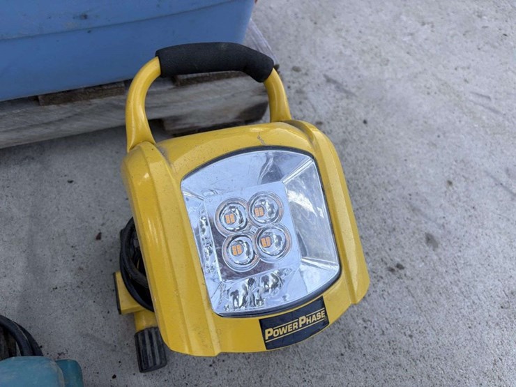 contents-of-tote:-led-shop-light;-makita-belt-sander,-air-angle-sander,-with-pads;-romex-wire-image-4