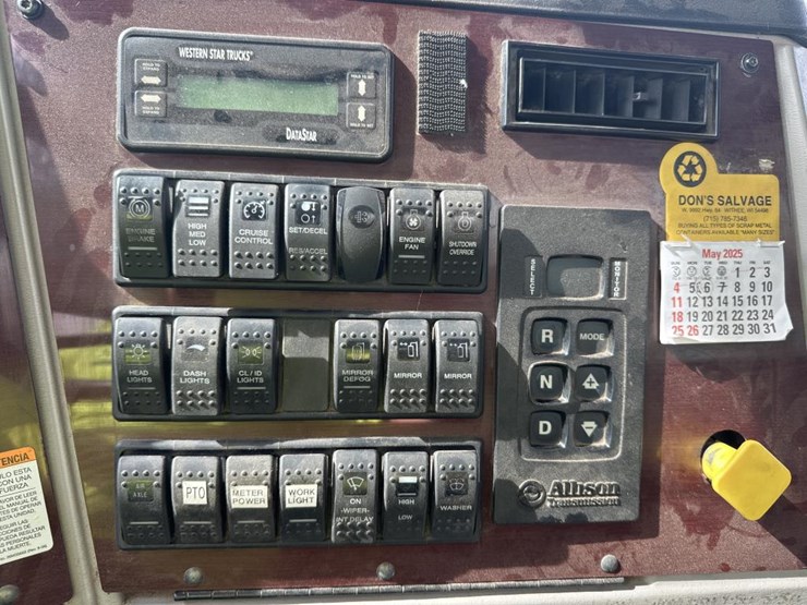 2015-western-star-4700sb-image-54