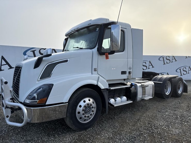 2016-volvo-10-image-1