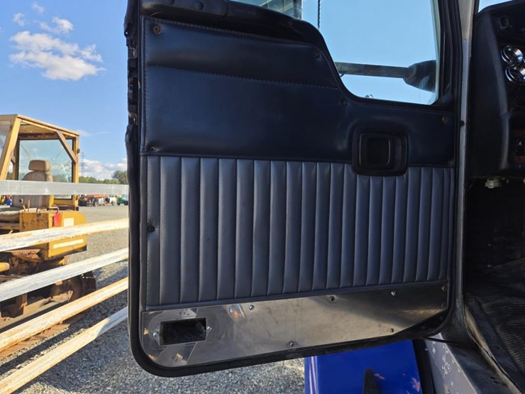 2005-kenworth-t800-image-42