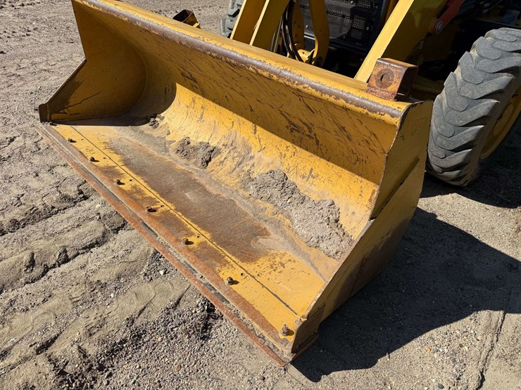 2014-caterpillar-420f-image-9