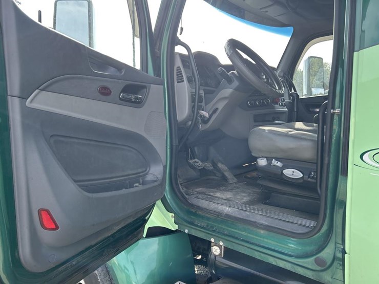 2015-peterbilt-579-image-62