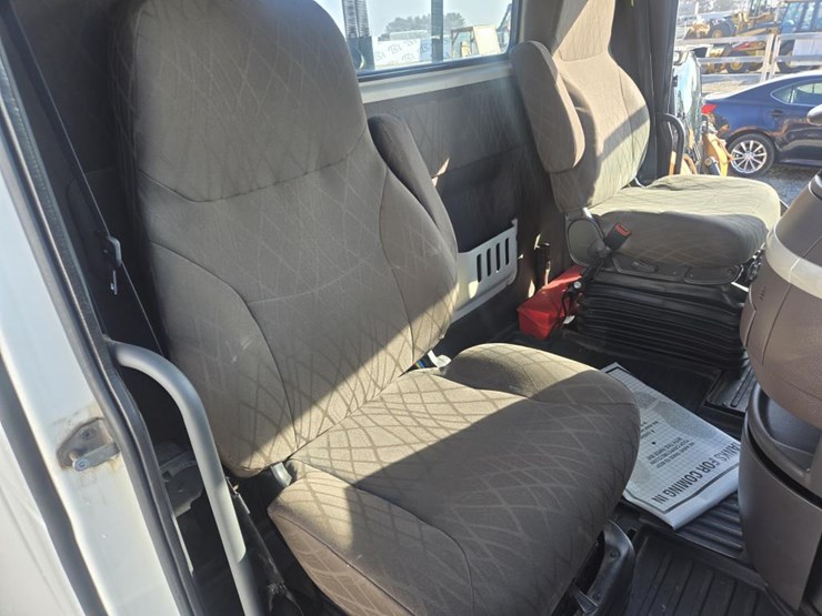 2016-volvo-10-image-43