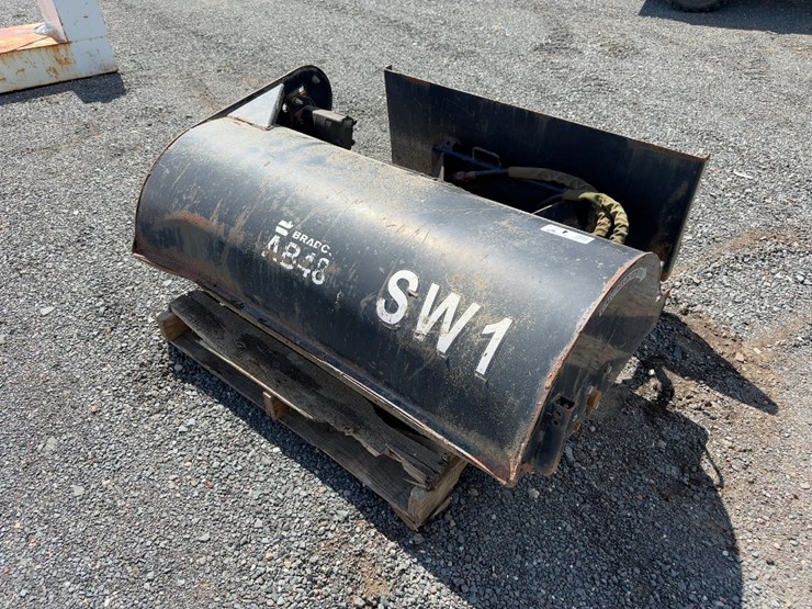 bradco-48"-sweeper-image-1