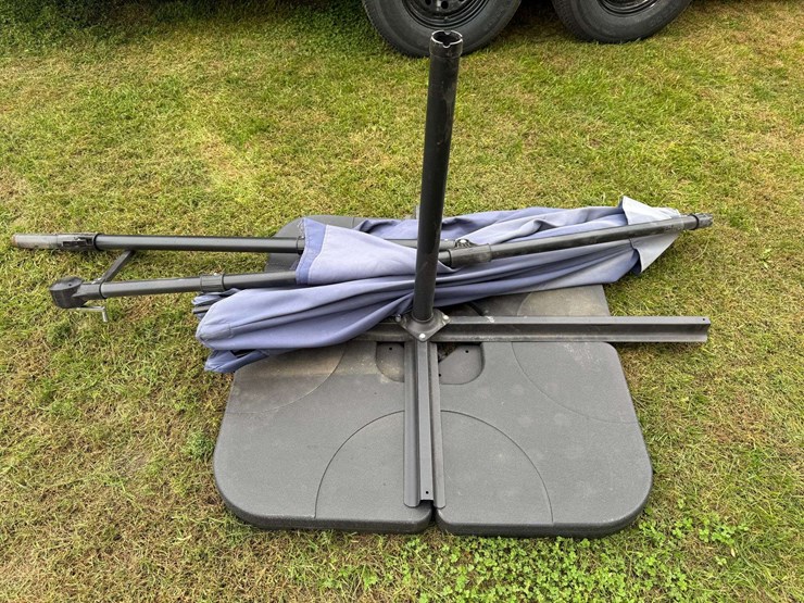 patio-umbrella-with-stand-image-2
