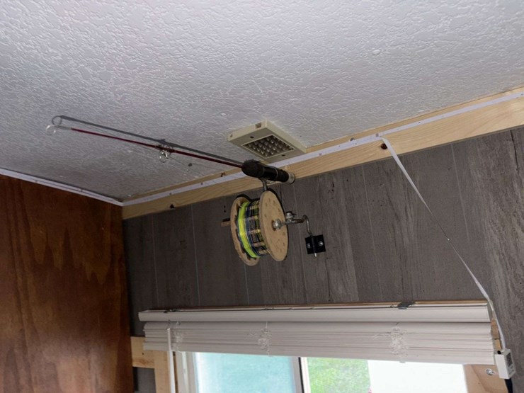 2010-18’,-(4’)-v,-single-axle,-hyd-frame,-(2)-30#-lp-tanks,-3-burner-stove,-oven,-(not-pictured),-(7-image-20