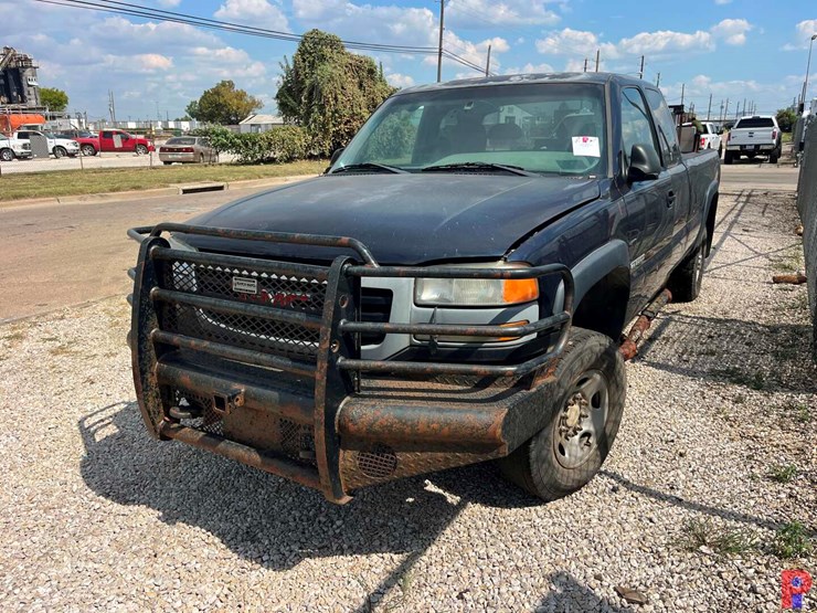 2005-gmc-sierra-3500-image-2