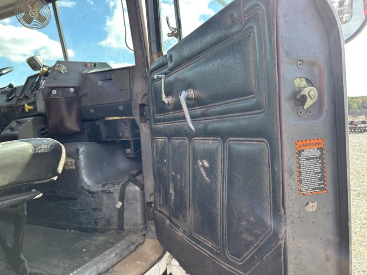 1995-mack-dm690s-image-61