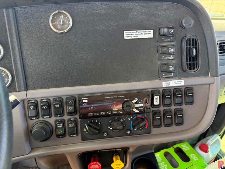 2019-peterbilt-367-image-15