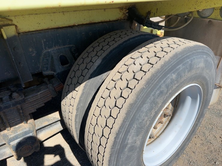 1995-ford-l9000-image-16