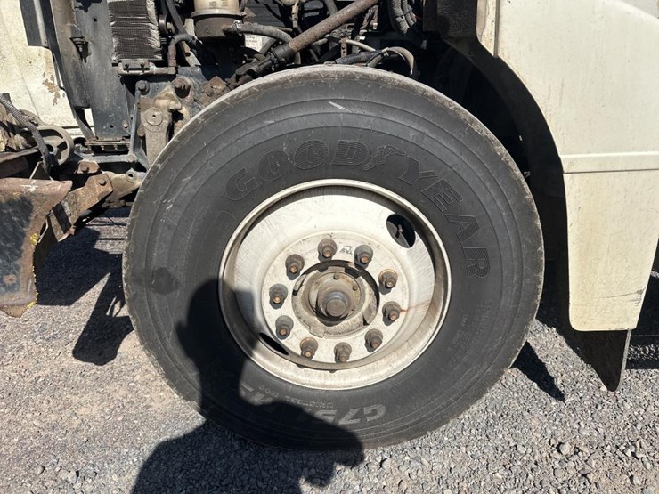 2005-peterbilt-385-image-73