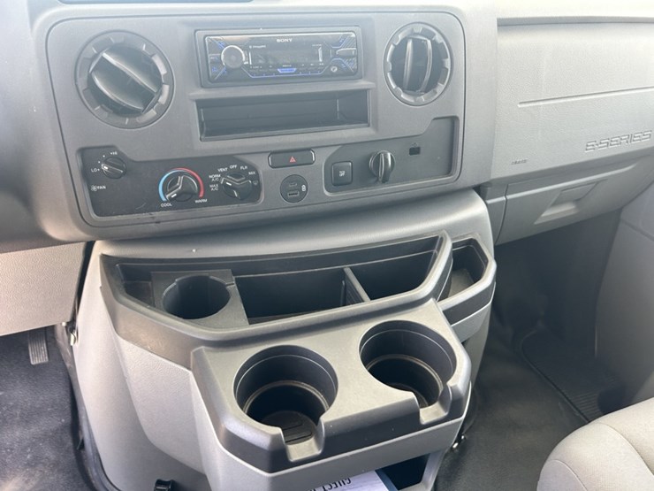 2022-ford-e350-image-33