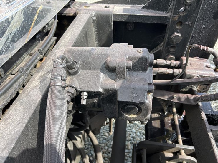 international-7400-image-17