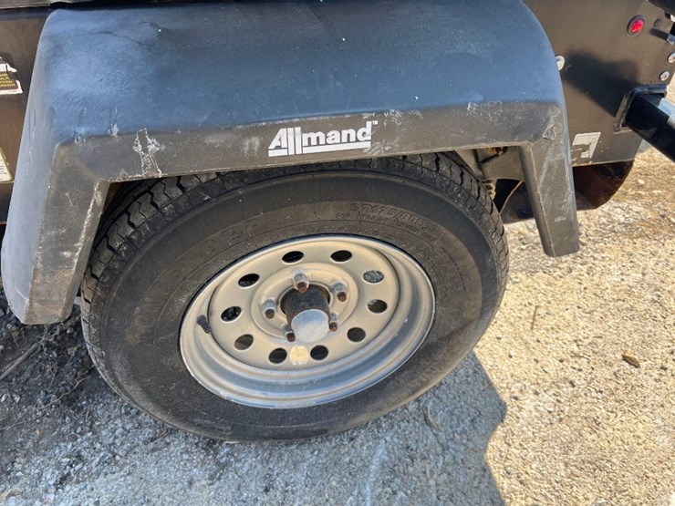 2019-allmand-night-life-v-series-light-plant-image-9