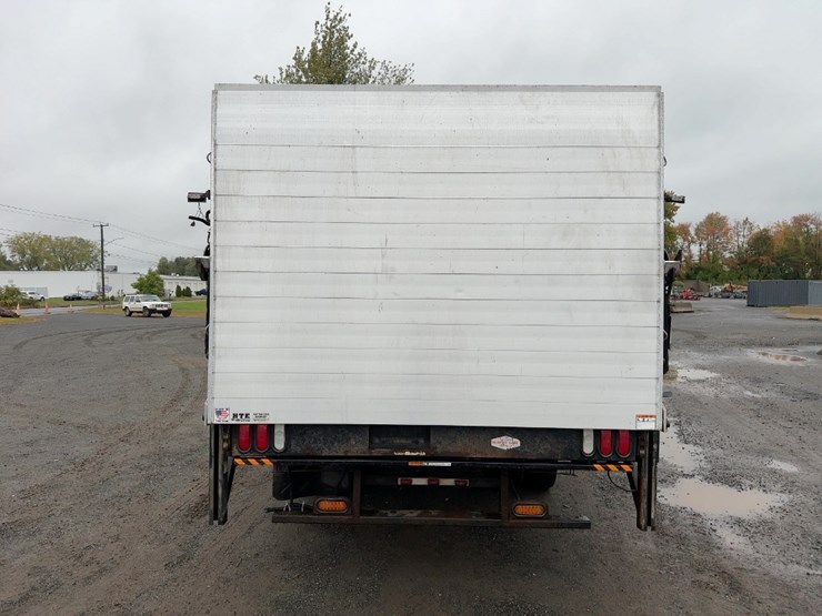 2014-mitsubishi-fuso-fe160-image-4