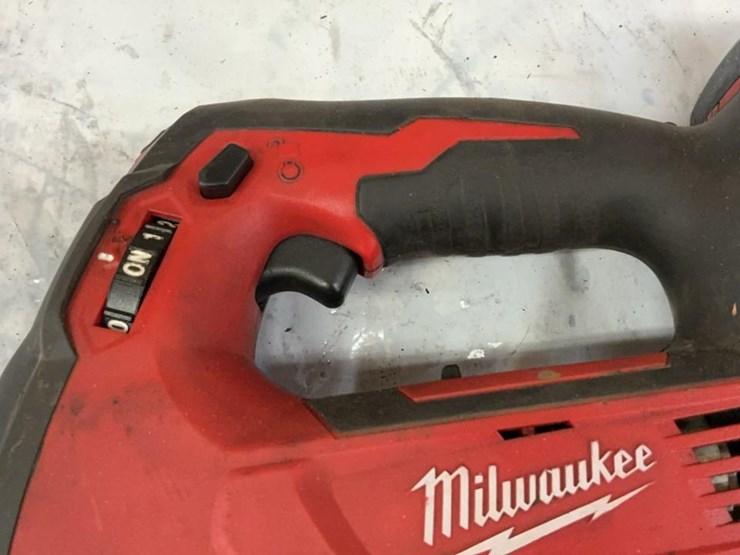 #113-•-milwaukee-grease-gun-image-11
