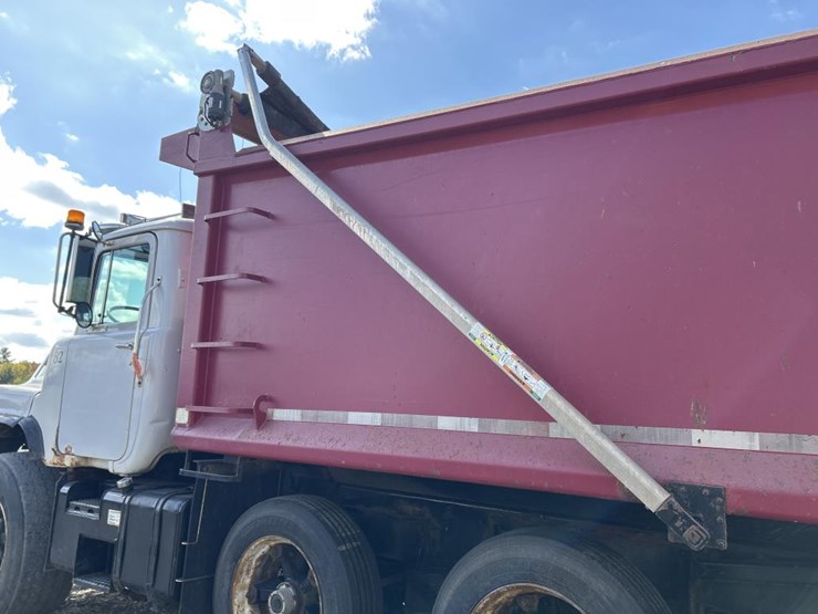 1995-mack-dm690s-image-19