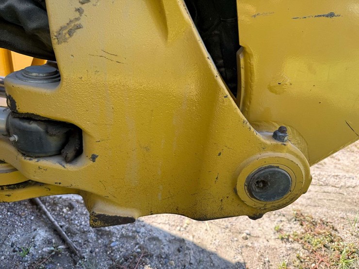 2014-caterpillar-420f-image-37