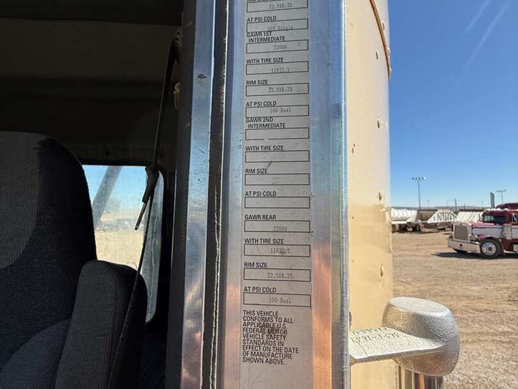 2008-kenworth-t800-image-17