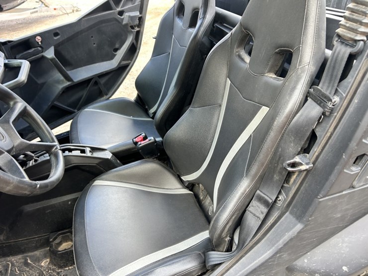 #1400-•-2023-can-am-commander-1000r-xt-image-29