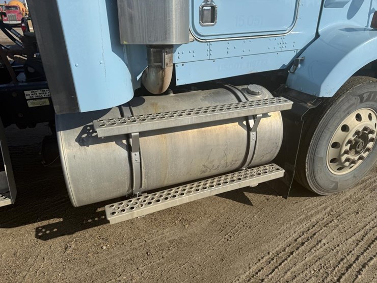 2015-kenworth-t800-image-12