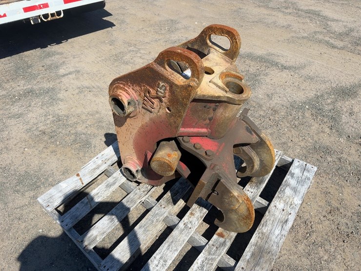 wr-hyd-tilting-swinger-coupler-image-3