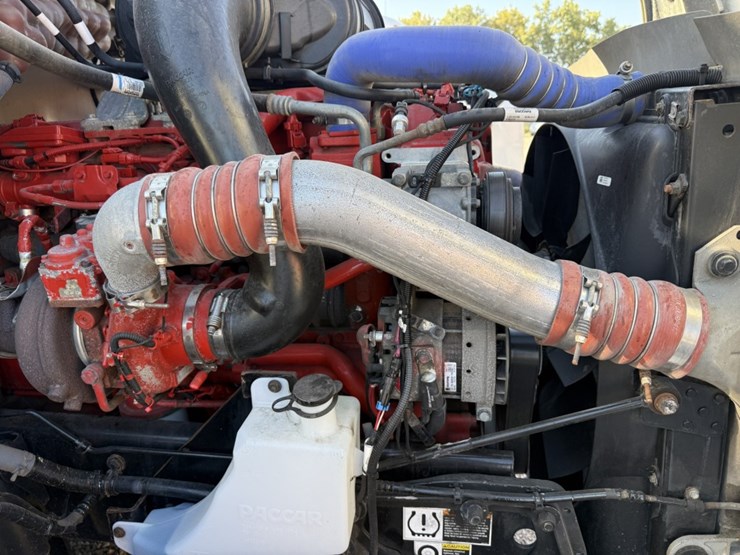 2022-peterbilt-579-image-22
