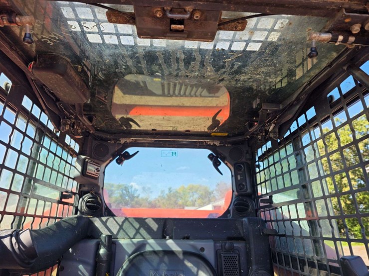 2019-kubota-ssv75-image-40