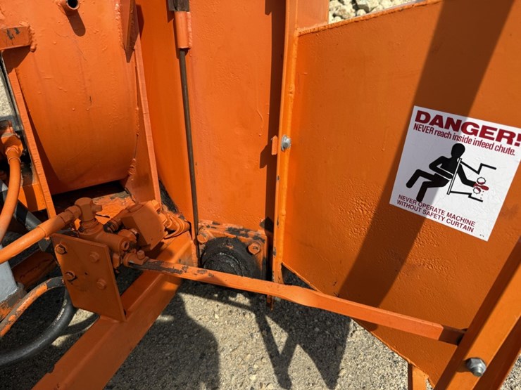 #1233-•-towable-wood-chipper-image-15