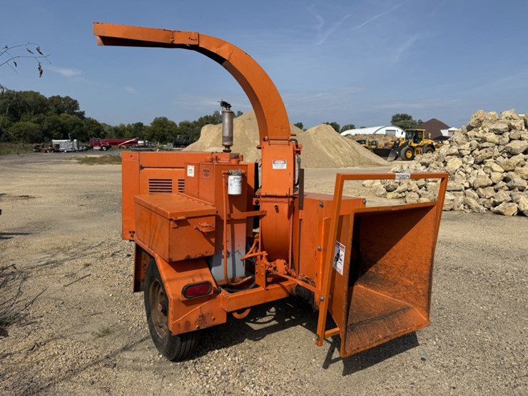 #1233-•-towable-wood-chipper-image-3