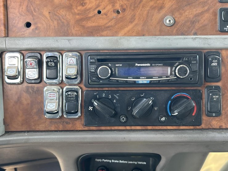 2007-peterbilt-386-image-71