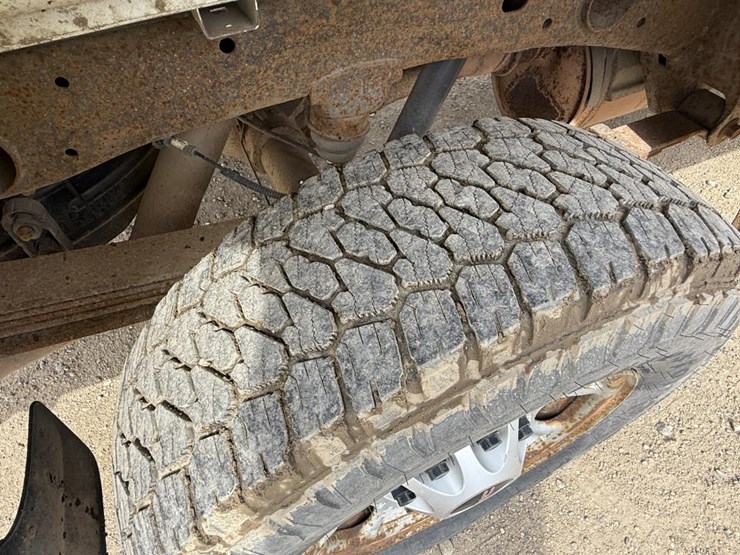 2011-gmc-2500hd-image-43