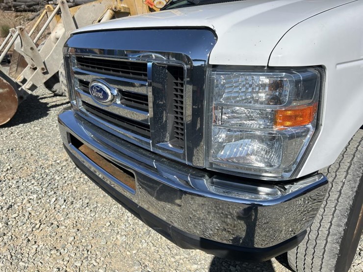 2014-ford-e250-image-12